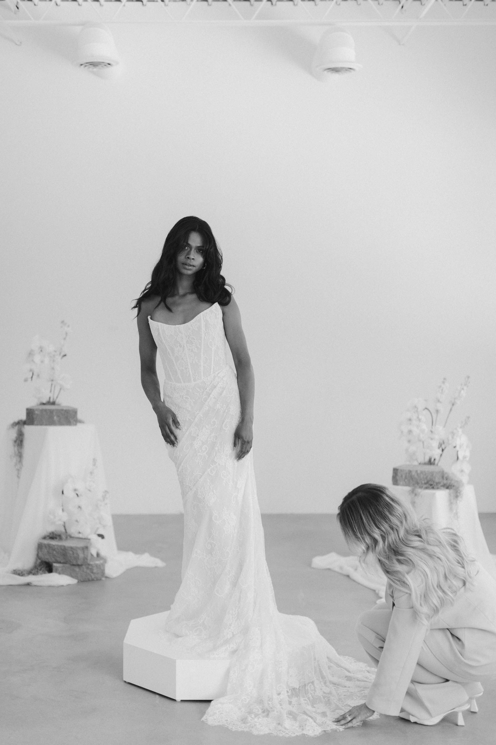 flower embroidered white dress Romantic Short Floral Embroidered Wedding Dress – FW258 – Viniodress