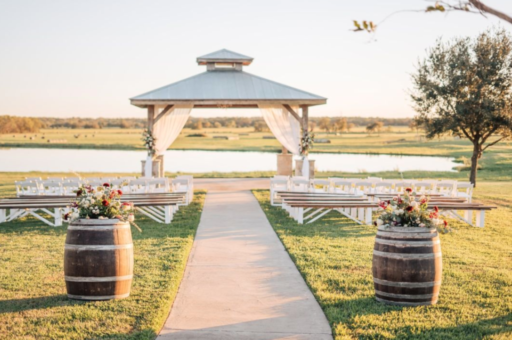 Houston barn wedding venue Emery's Creek