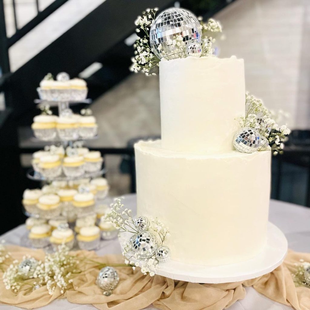 wedding cake and dessert bar: Half&Half Bakery