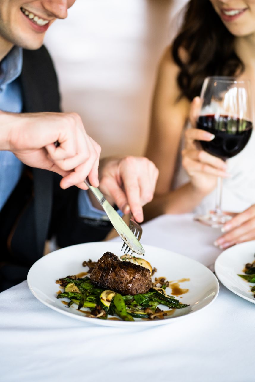 What Every Couple Should Know About Wedding Catering