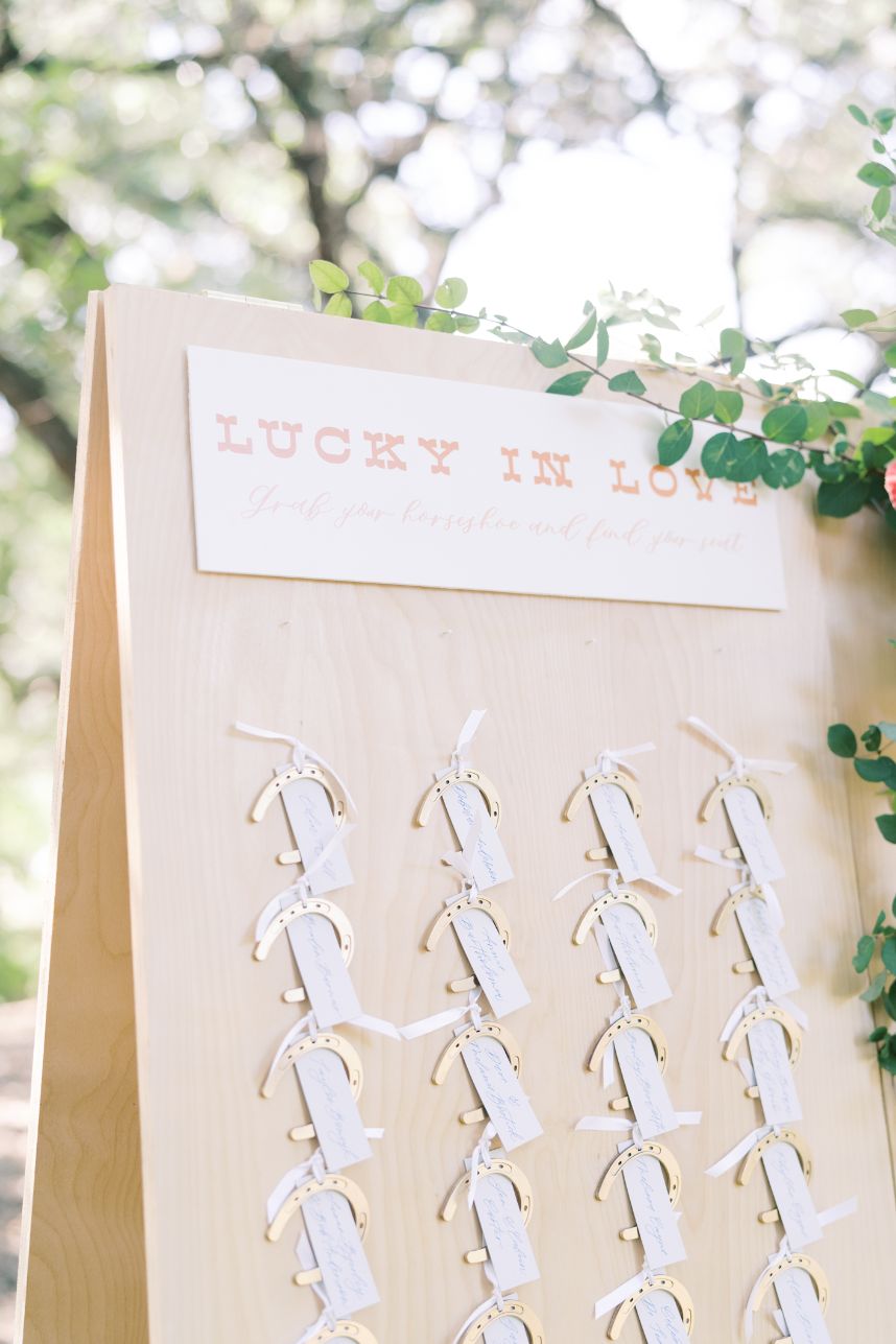 horseshoe escort cards