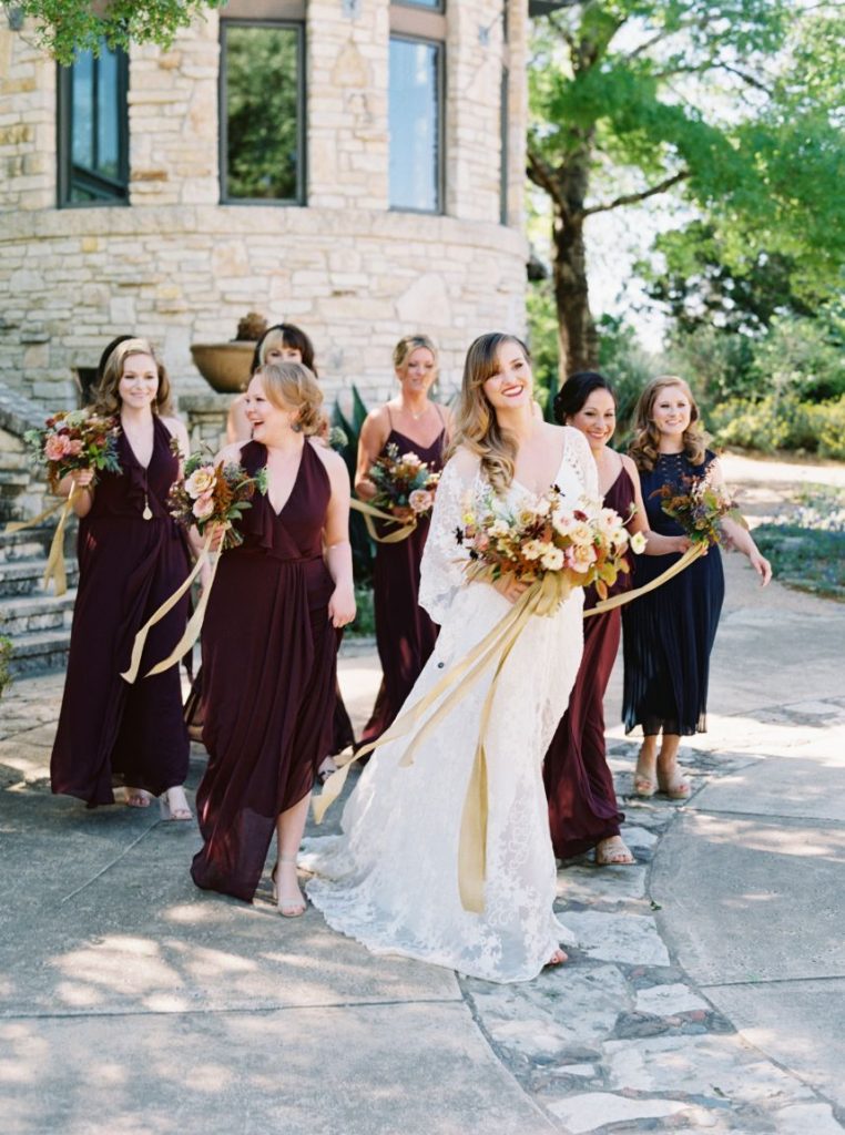 how to help friends with wedding tasks