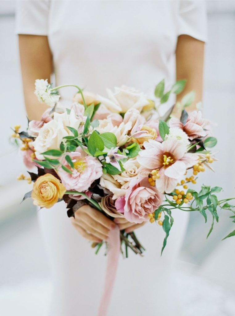 alba dahlia bouquet
