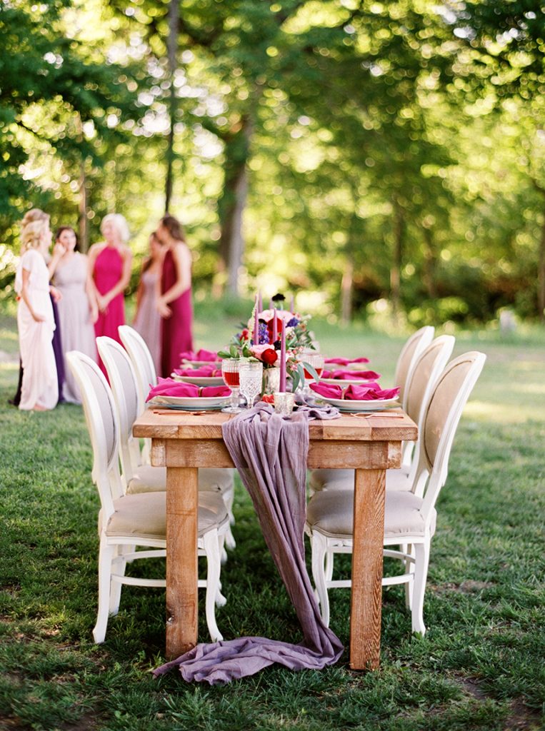 query_olivebench_chairswcharacter_poshcouture_dyan