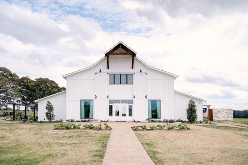 Rustic North Texas Wedding Venues | Chandelier Farms