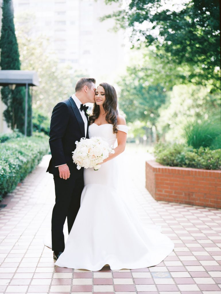 6 Steps on How to Inform Your Guests Your Wedding is Being Postponed