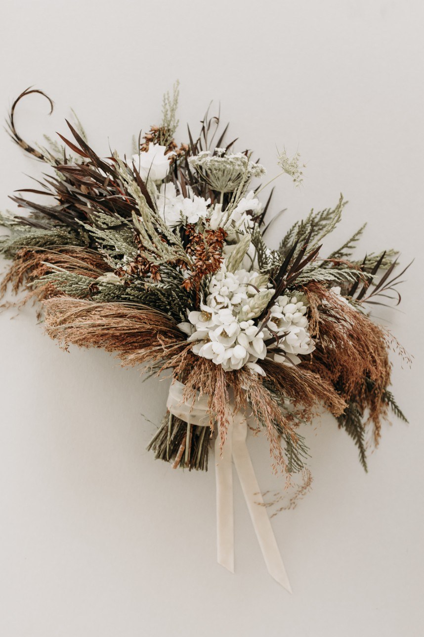 wedding details with fall tone