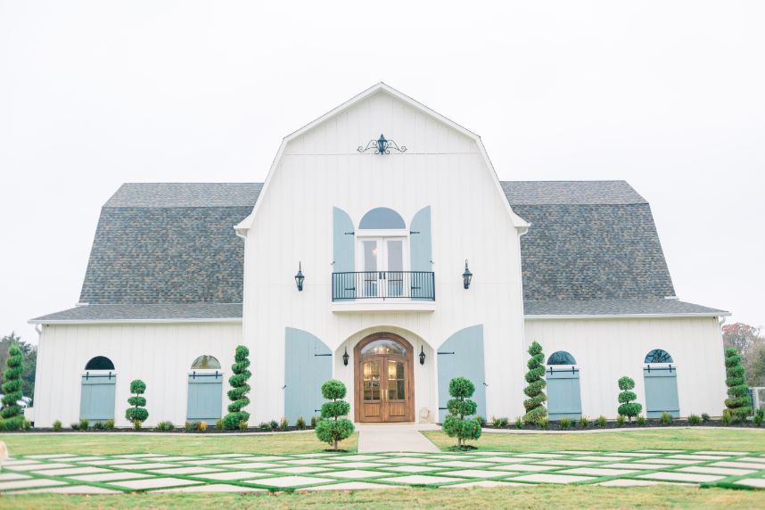 Rustic North Texas Wedding Venues | The French Farmhouse Venue