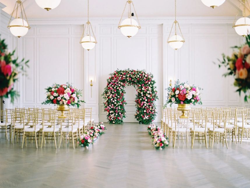 Find the Perfect Bright White Modern Backdrop for Your Ceremony