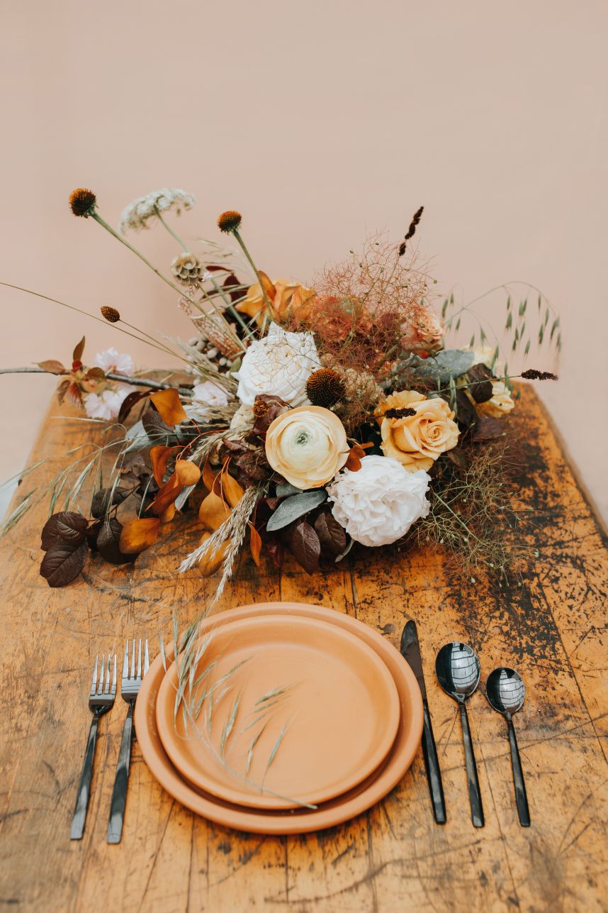 autumn tones in wedding details FW19 color coded