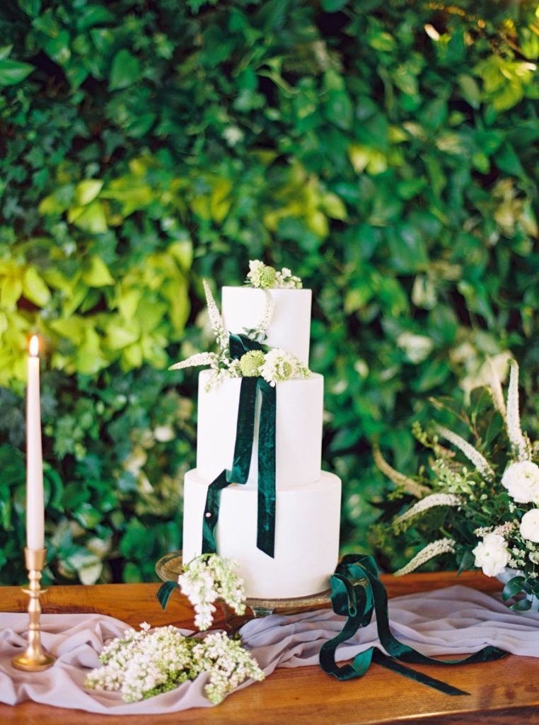 Everything You Need to Know About Ordering a Wedding Cake