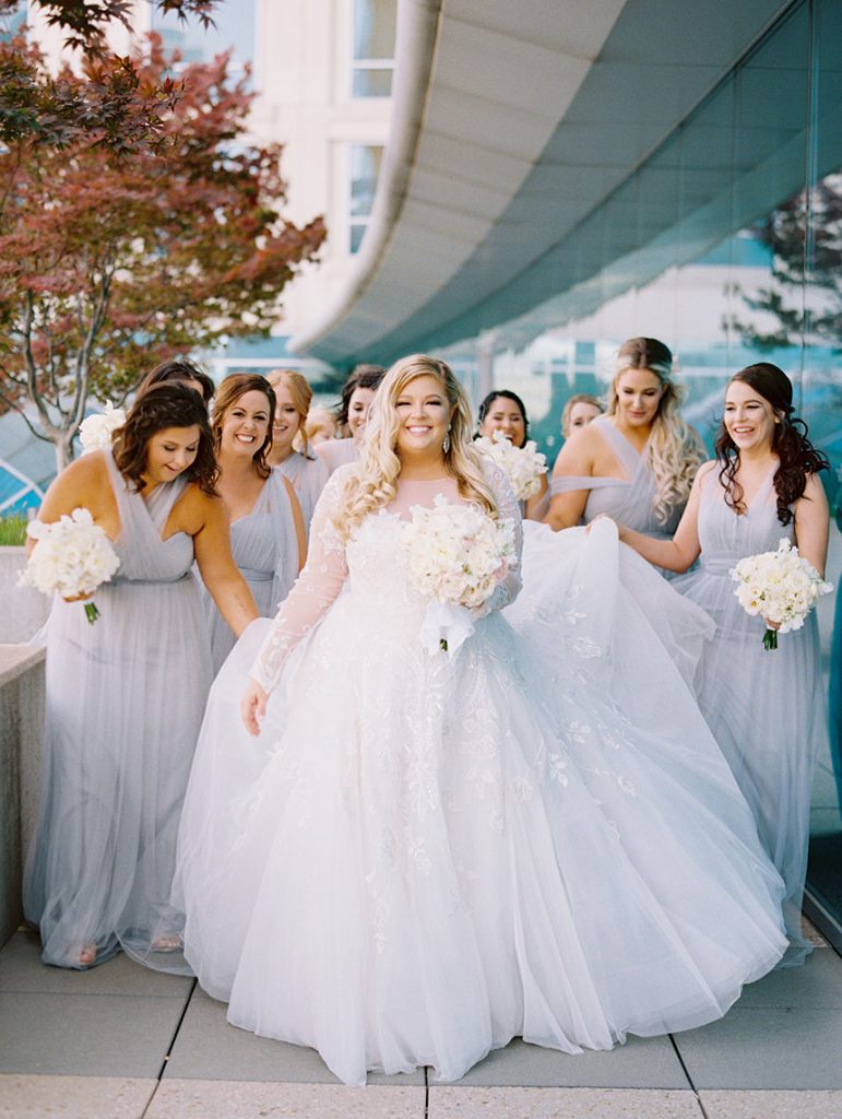 How to Help a Friend Getting Married: Wedding Tasks for the Bride's BFFs