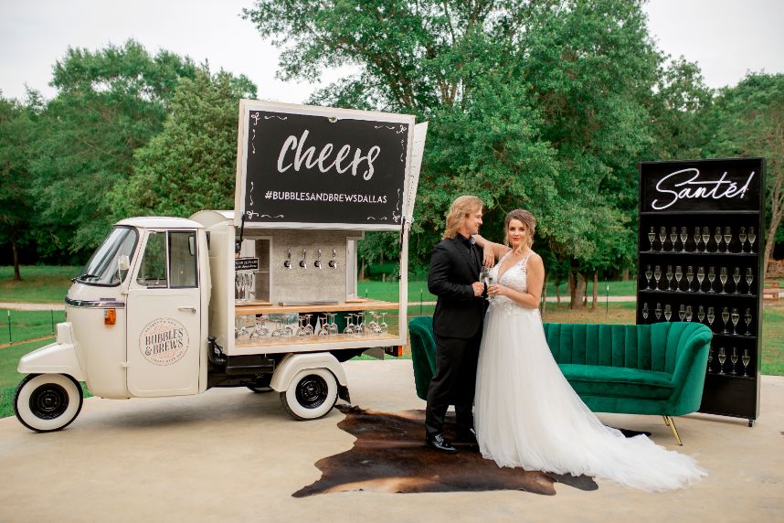 Edgy Emerald Wedding Inspiration North Texas Wedding Venue Margot Hill Weddings and Events North Texas Mobile Bar Wedding Bartending Bubbles and Brews Dallas