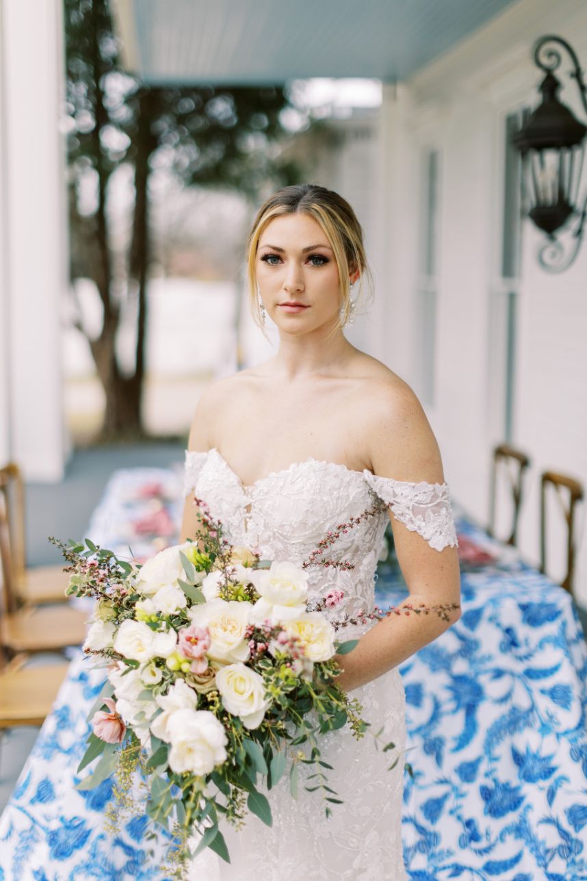 bride holding bouquet