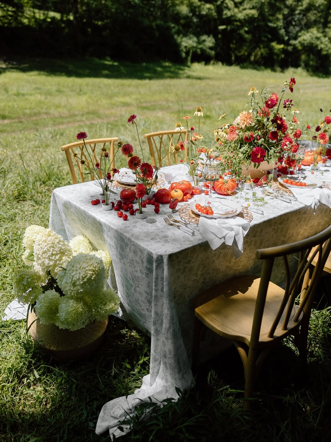 Outdoor tablescape for wedding reception