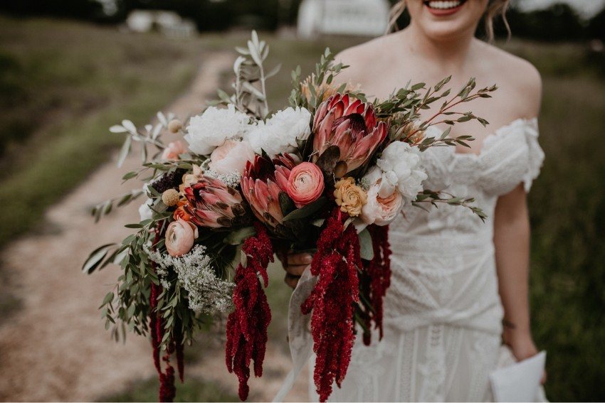 10 Dramatic Bouquets to Inspire Your Wedding Day Blooms