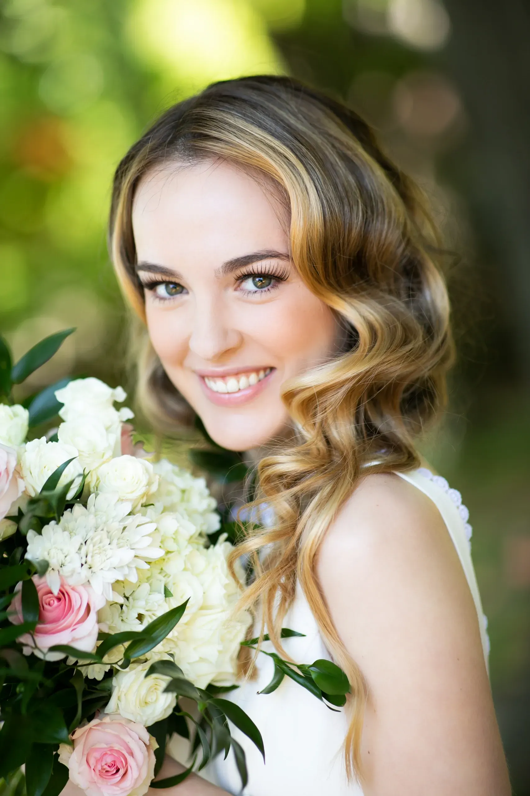 Bride with vintage-inspired Hollywood waves, natural makeup, and white rose bouquet