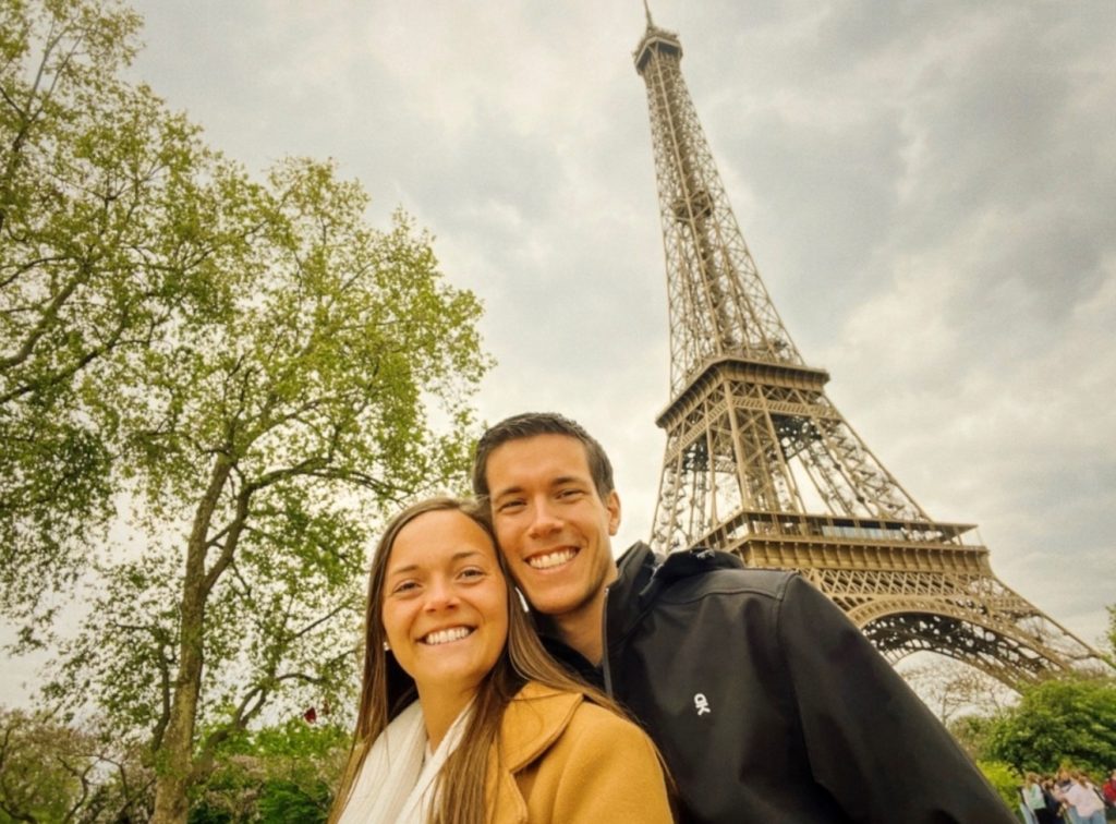couple on honeymoon in paris